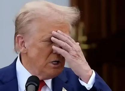 现在美伊战场出现了一个怪相，美国肆无忌惮地打击伊朗的军用设施，甚至敢打击伊朗的总