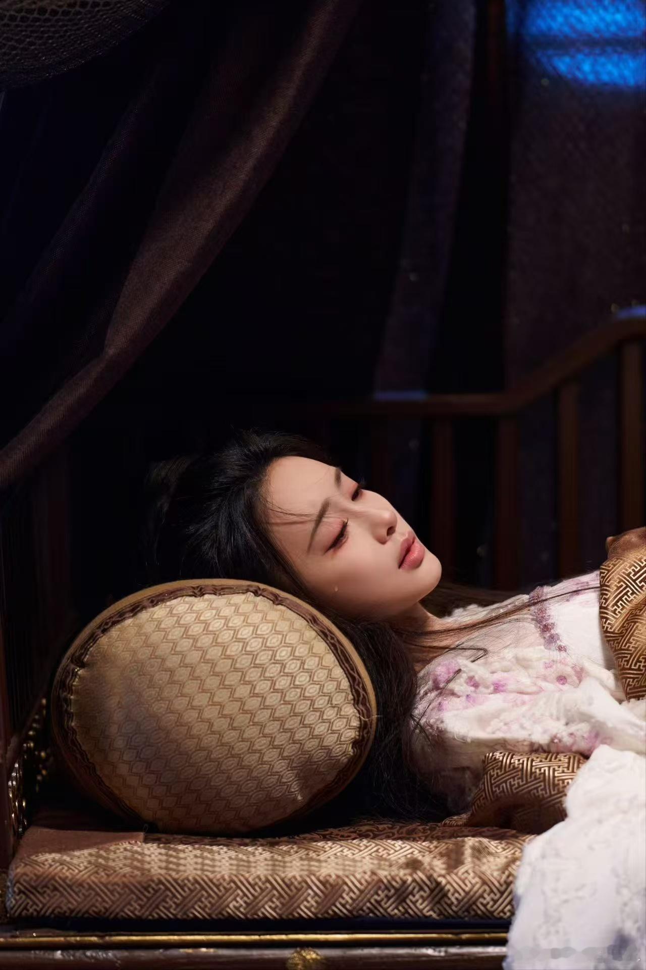 不知道孟子义的哭戏很曼妙孟子义的哭戏也太有代入感了，泪眼看着柔弱，实则藏着权谋家