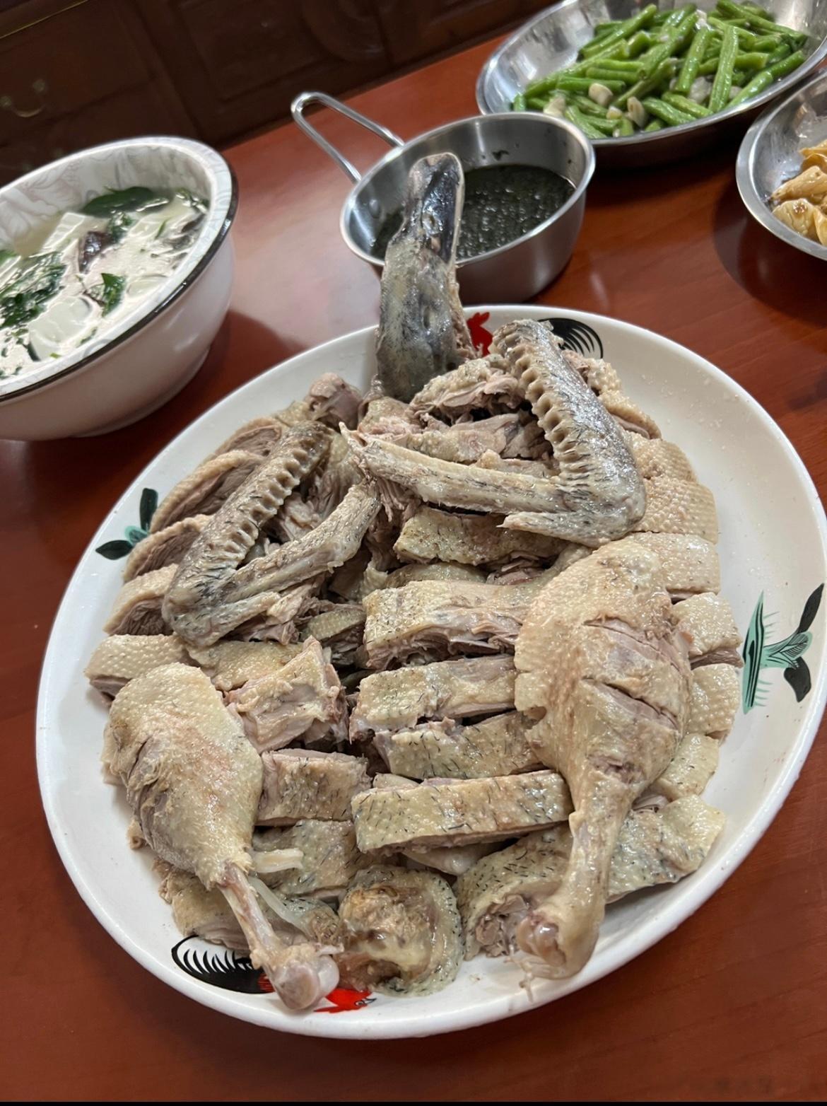 #晚餐# 白切土鸭，蘸：紫苏酱油，枸杞叶内脂豆腐汤，炒瓜皮，炒豆角 ​​​