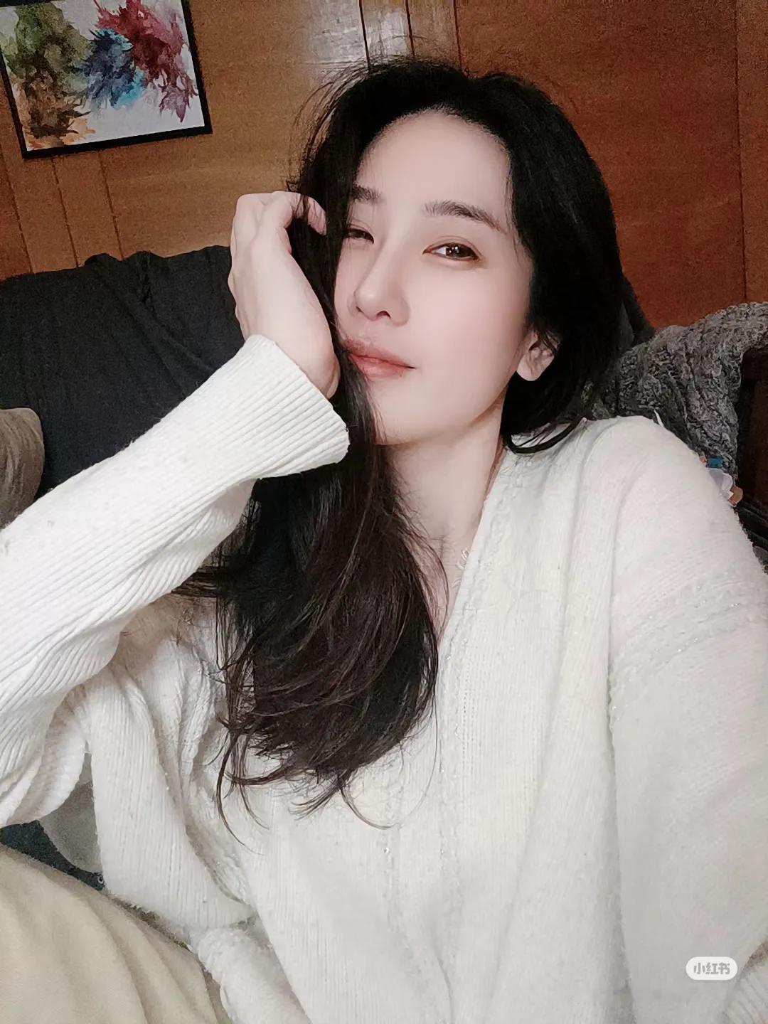 话说台湾近几年就推出了许多颜值和气质都相当不错的新晋博主，而闵宸宣就是其中之一。