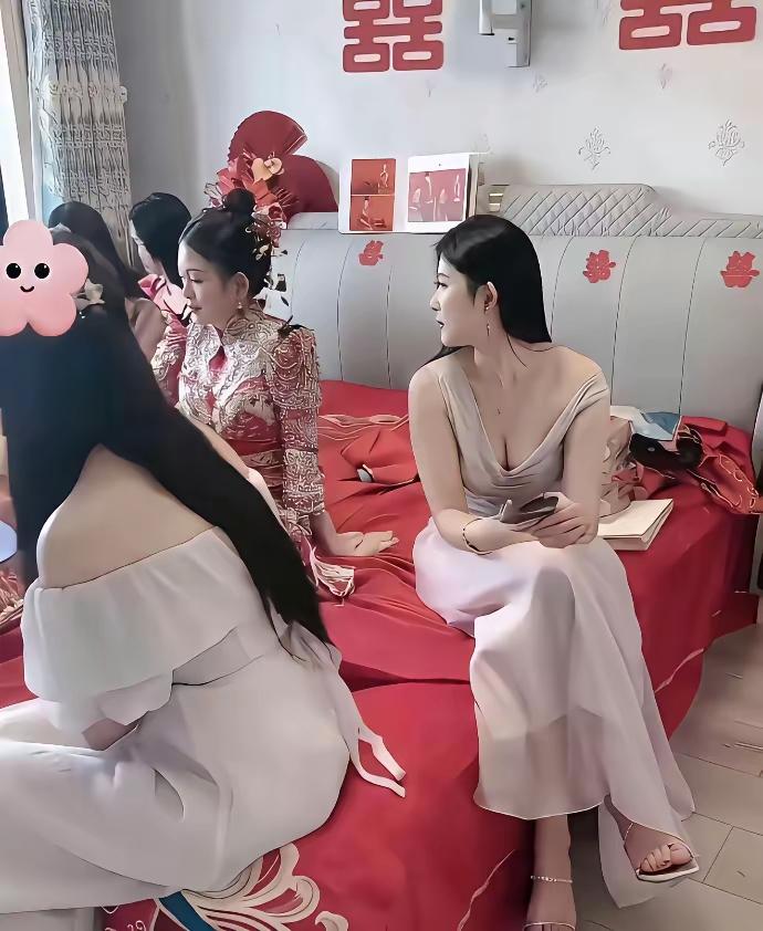 这种场合伴娘穿着合适吗？