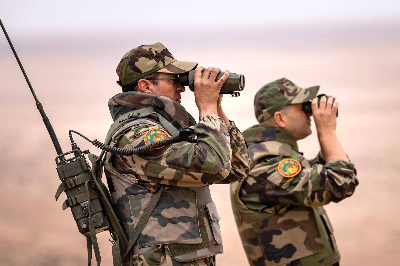 【美国一士兵在摩洛哥坠海，一同伴施救被海浪击中失踪，600人搜救】

超过600