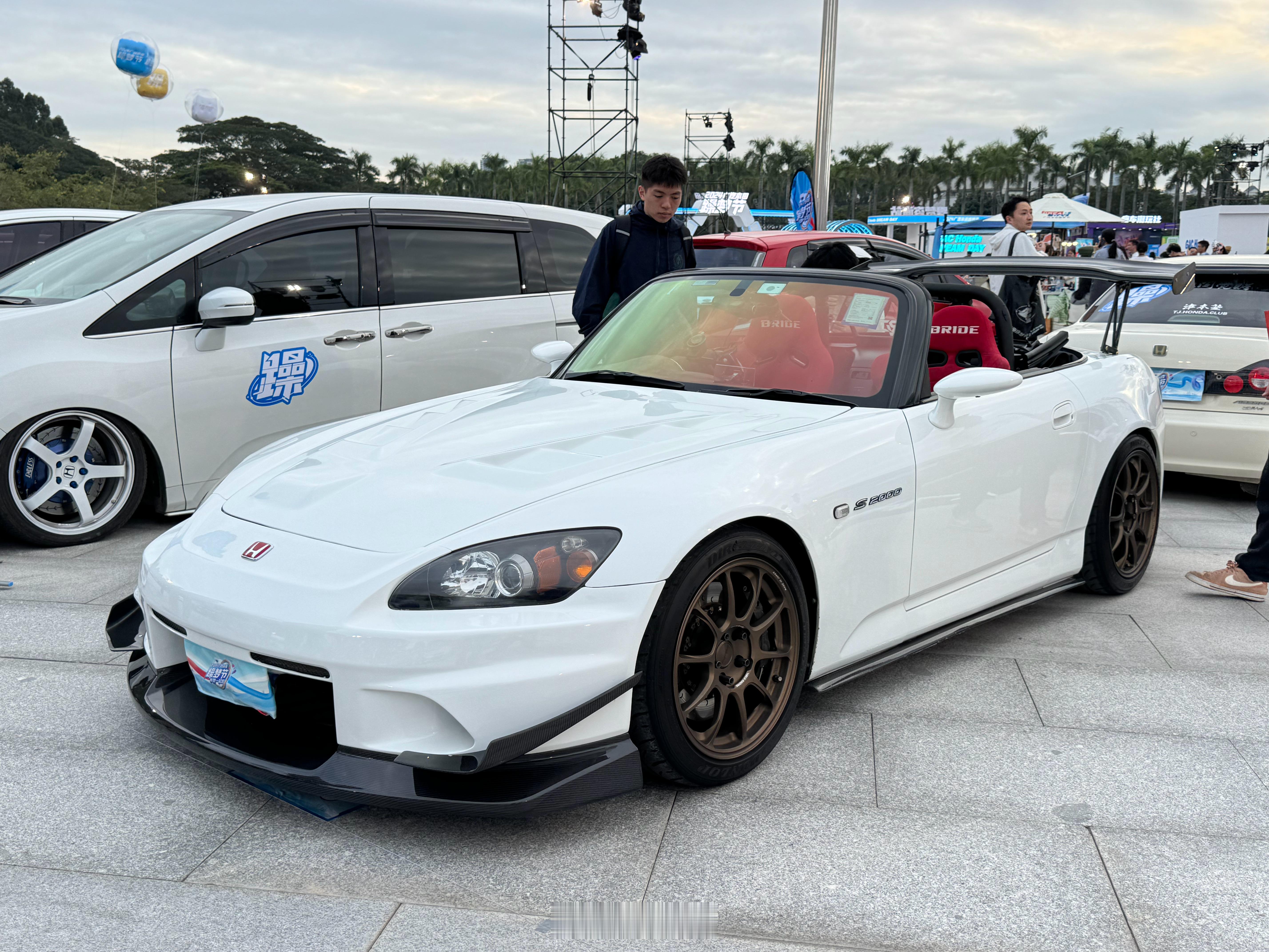 S2000！外观整备得不错。这是群展里的一辆。我这么说什么意思，你懂的，嘿嘿嘿。