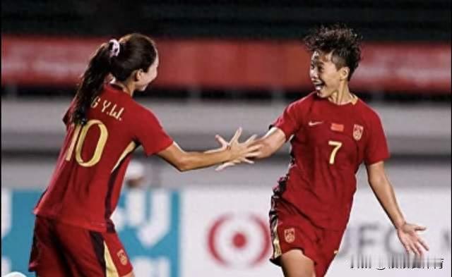 王霜2球2助带队大胜，中国女足5-1开门红，隐患不解决淘汰赛悬！