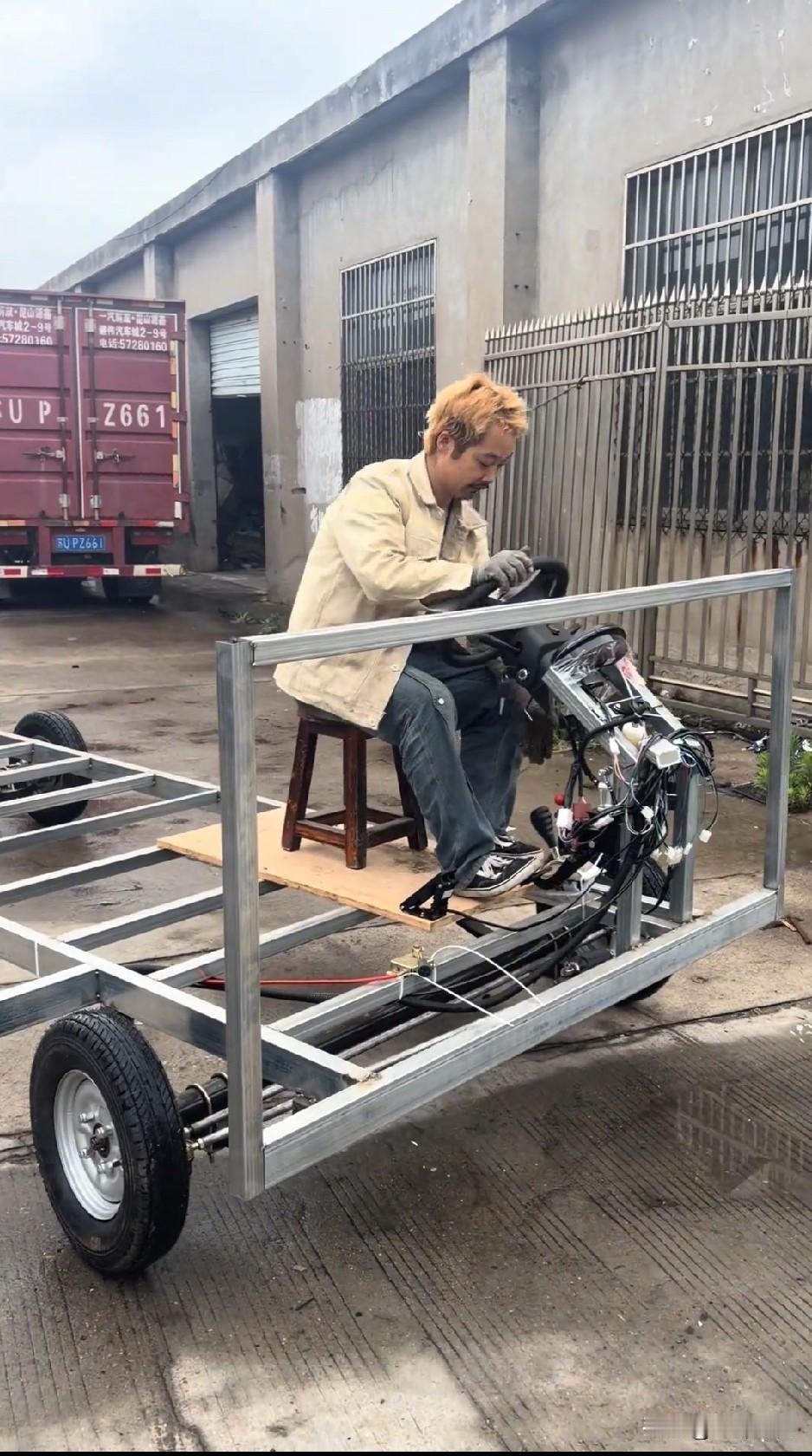 手搓新能源汽车！牛人在民间