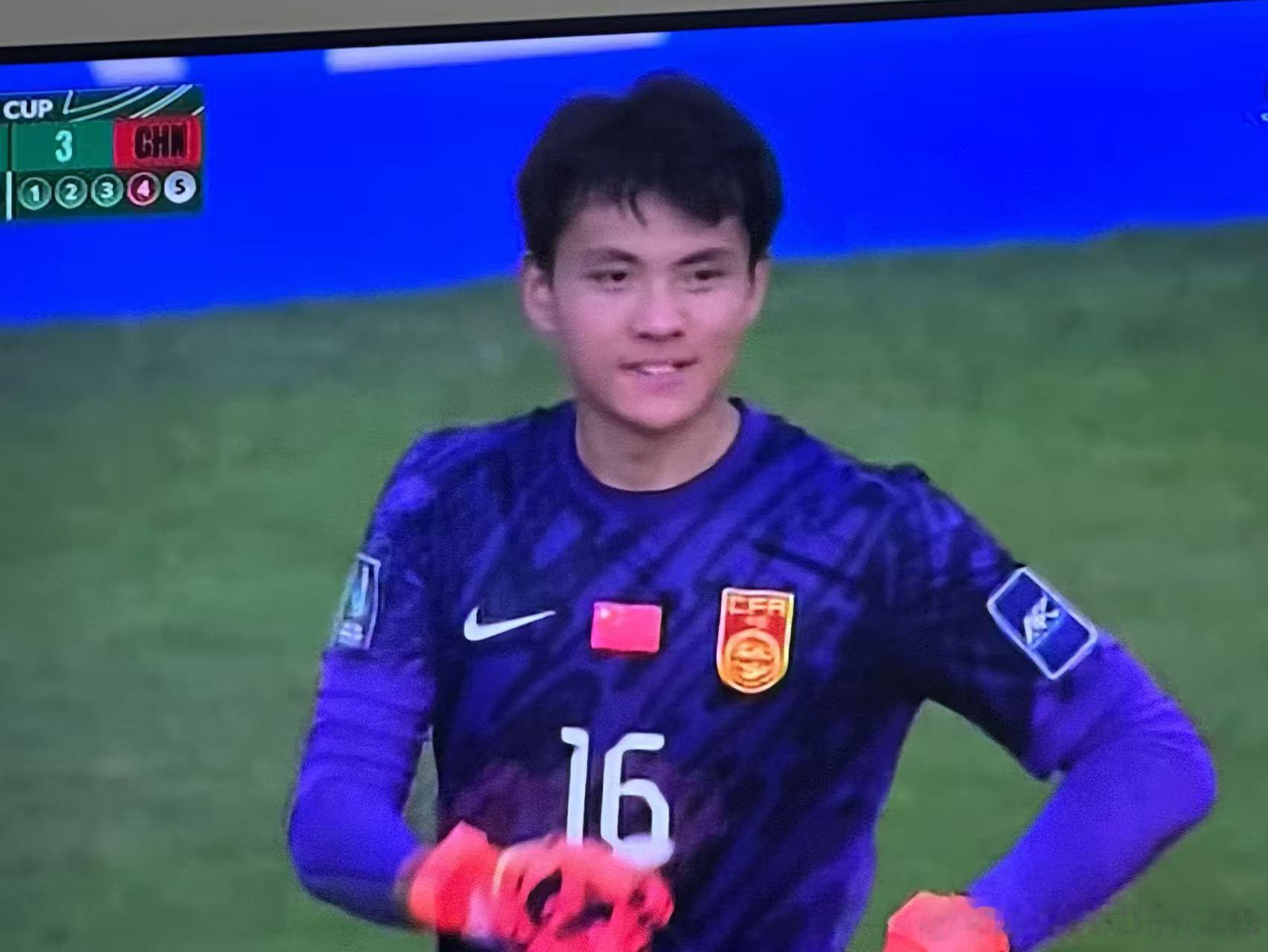 U23国足vs乌兹别克斯坦点球大战前看到李昊笑得很开心，就觉得稳了果然啊 。别急