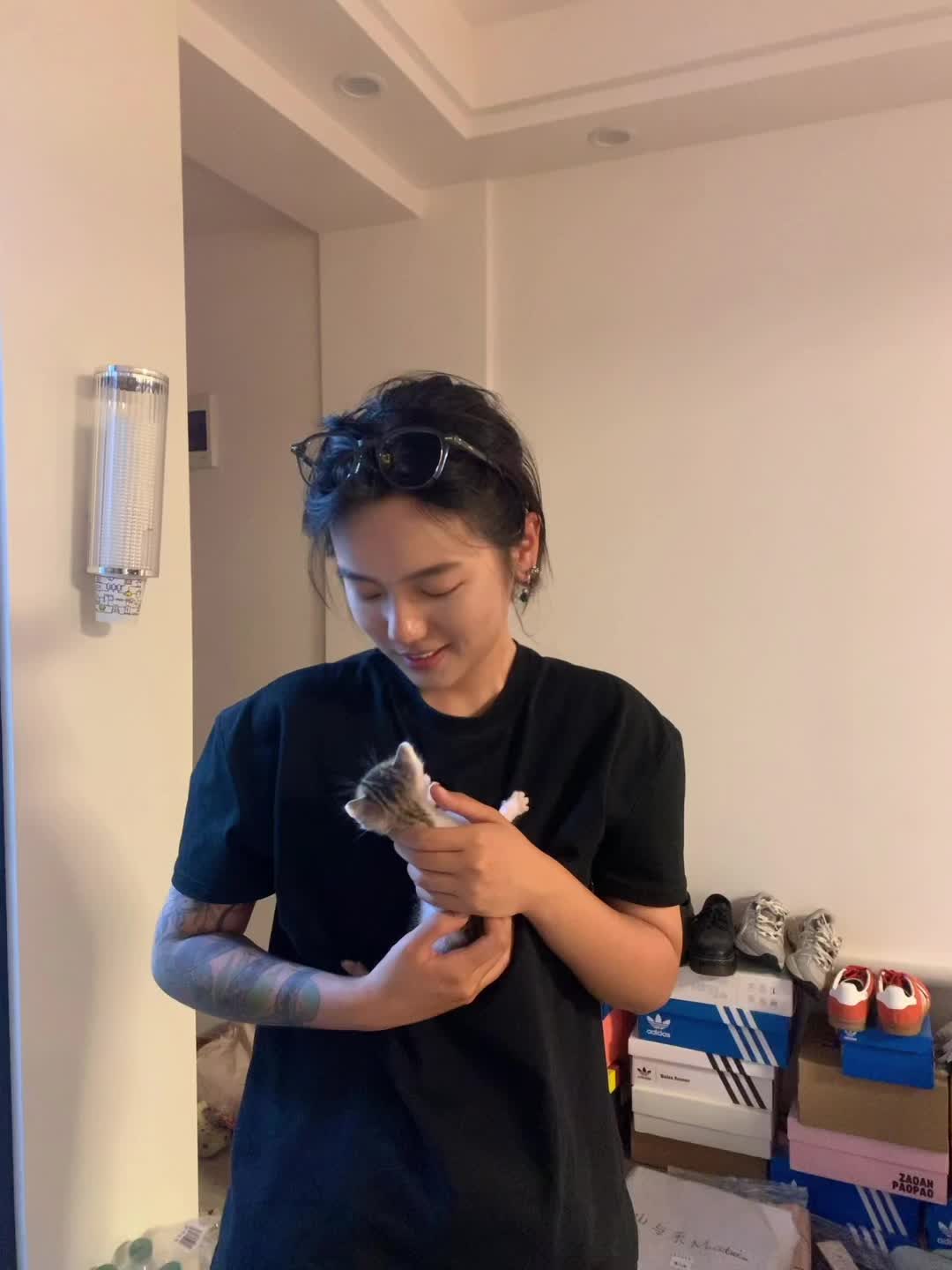 土狗咋了 livephoto 我和我的猫 乖巧 捡垃圾