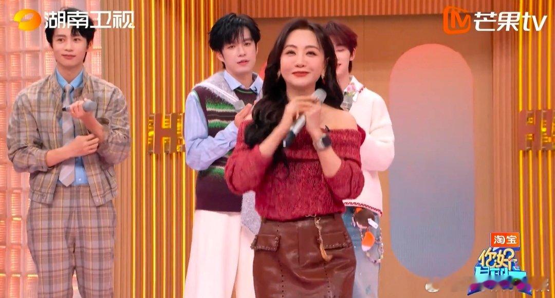 王鸥cha了QQ爱你好星期六 答题环节惊喜暴击！王鸥领舞cha了QQ爱，甜妹气质