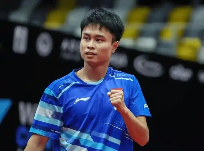 刚刚结束了一场WTT新加坡大满贯男单1/32决赛，男单世界排名21名的国乒选手周