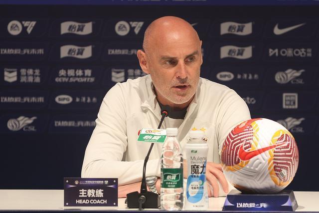 穆斯卡特说只拿能打的球员说话，证明海港当下的确运气欠佳，但让刘建业听却是一段佳话