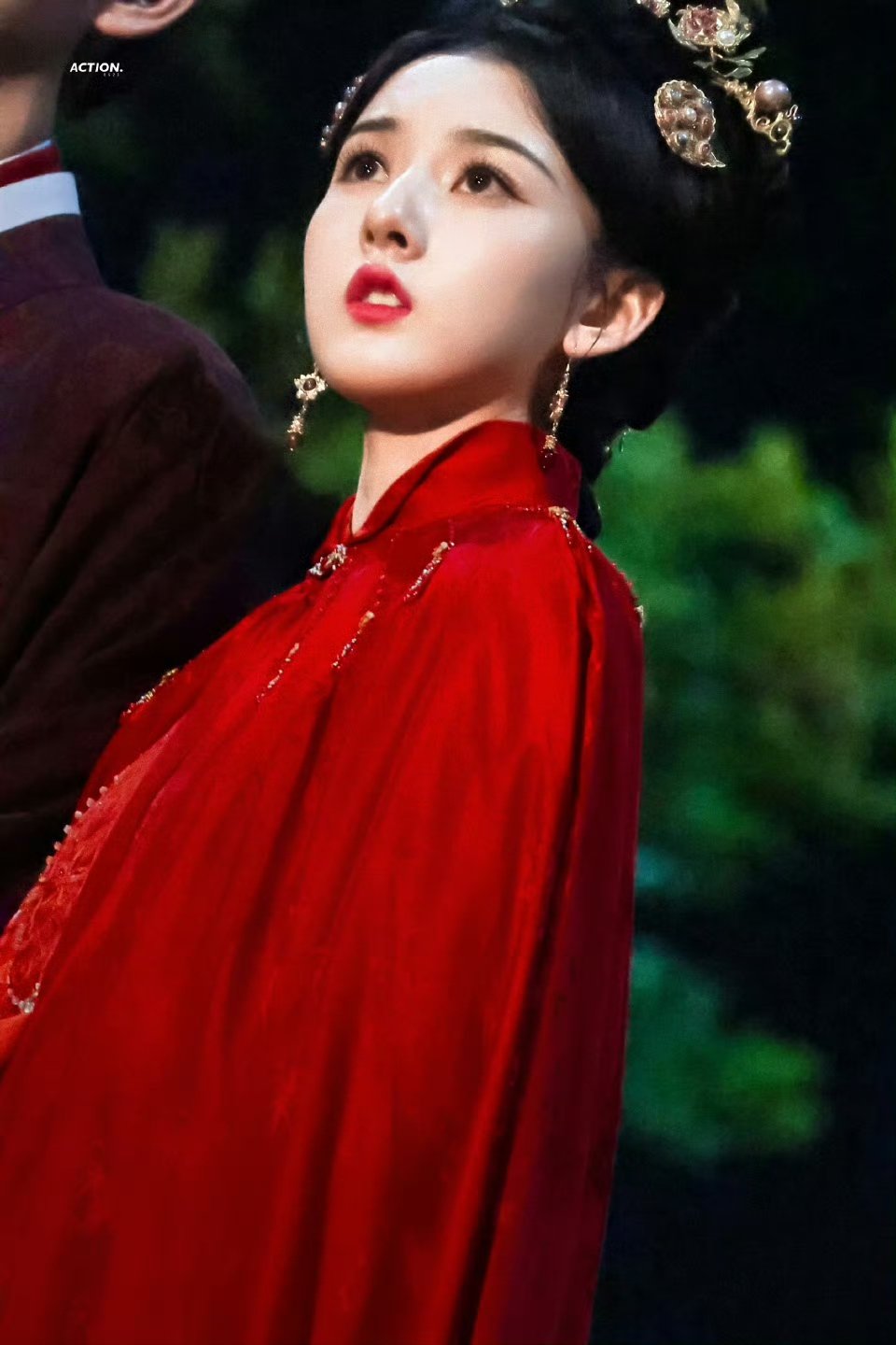 宋祖儿表妹万福红衣路透宋祖儿表妹万福红衣造型 宋祖儿表妹万福红衣路透[拜托][拜
