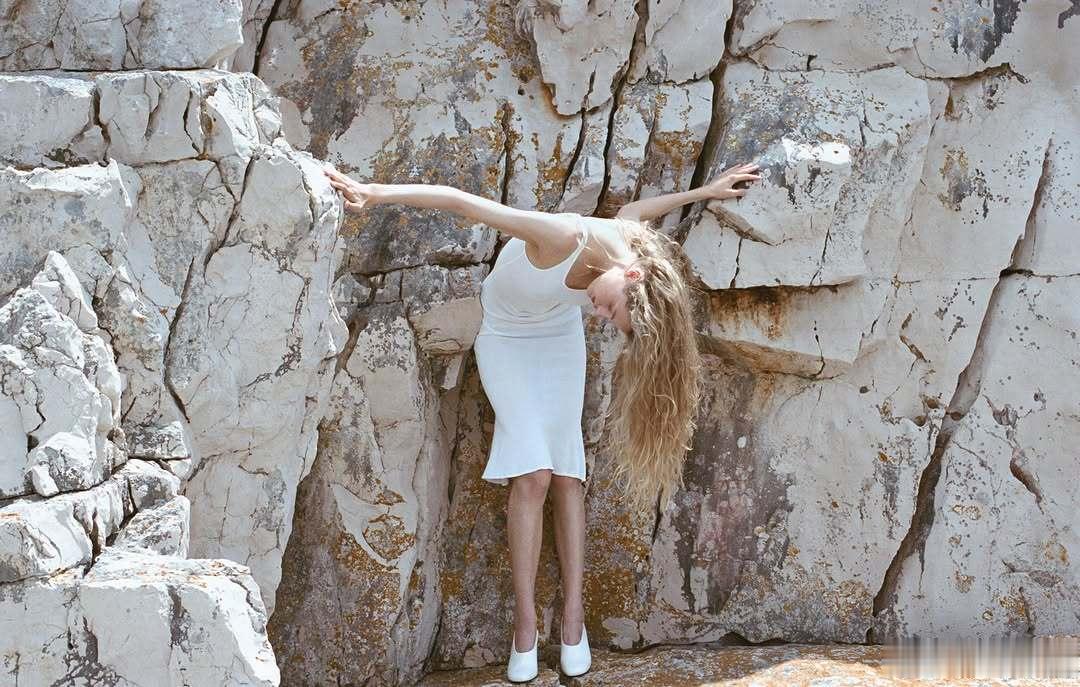 Vogue Ardia 六月封面邀请了摄影师Khalil Ghani和模特Fel