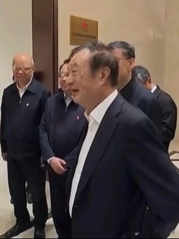 82岁的华为创始人任正非近日罕见现身央视《新闻联播》，在华为全球最大研发中心——