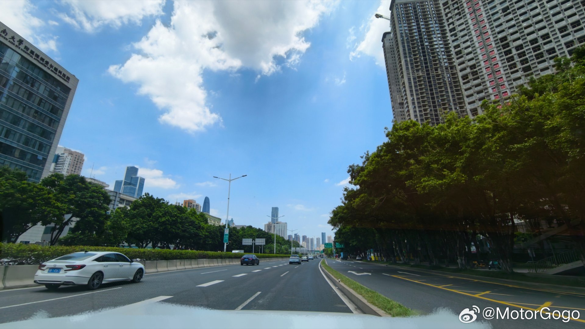 今天跟测一台新车的城区续航，跑光电的那种。今天深圳天气 38℃，对车、对人都是考