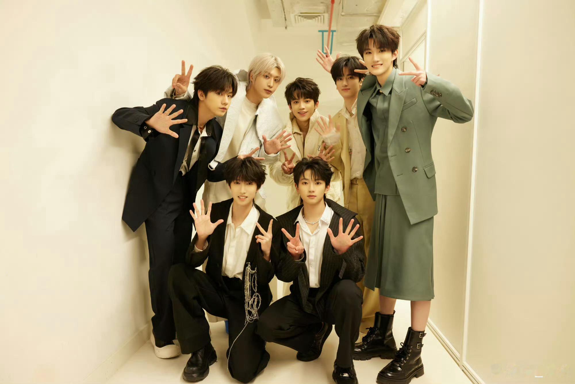 穆祉丞斩哥也斩弟 恩仔这么可爱谁不喜欢，在楼里就是团宠来的周五晚高疯