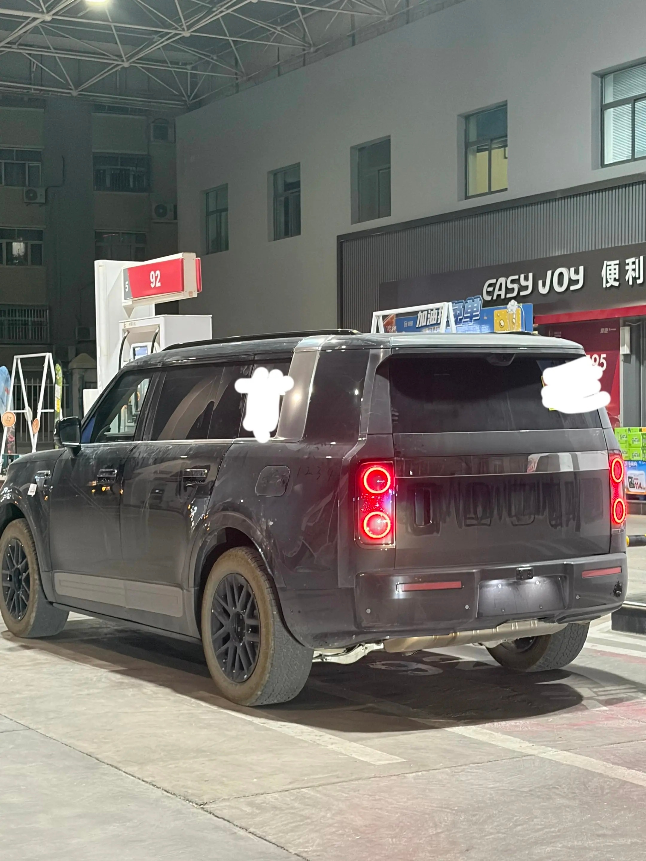 网友在新疆吐鲁番遇到享界G9路测测试实车，大家觉得这个外观怎么样？？鸿蒙智行享界