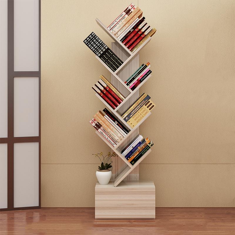 【少看行情，多看书】
一位私募大佬的办公室里，没有行情屏幕，只有三面书墙。他说：