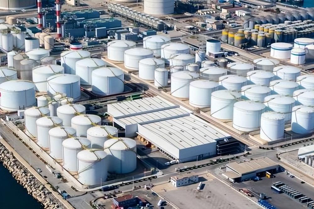 多亏俄乌大战，我们才彻底认清俄罗斯真面目！简单来说就是两句话：东方的命，西方的心