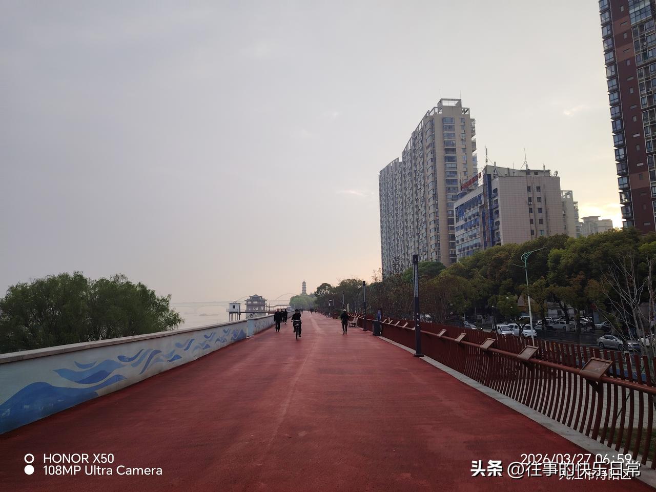 3月27日长江岸边晨练“上头条聊CBA”