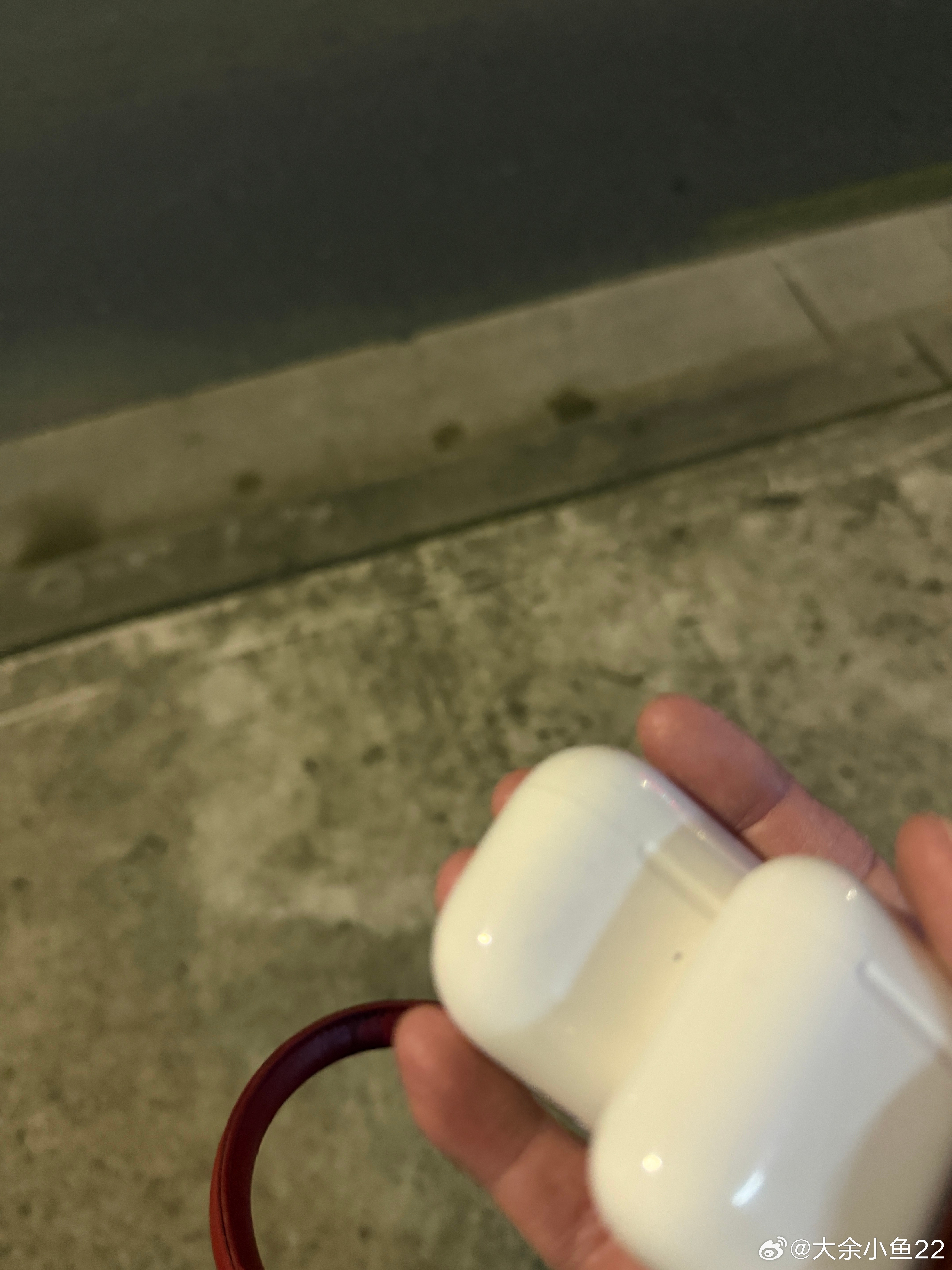 闹鬼了这是……
