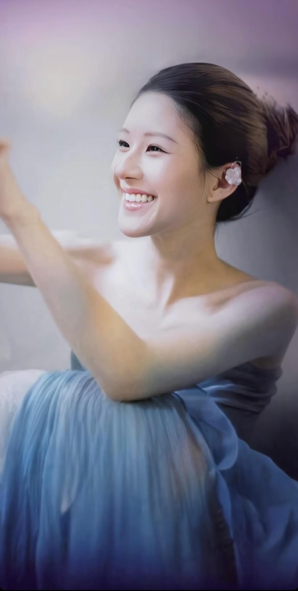 “希望你的眼睛一直笑 想要的都得到” 💜