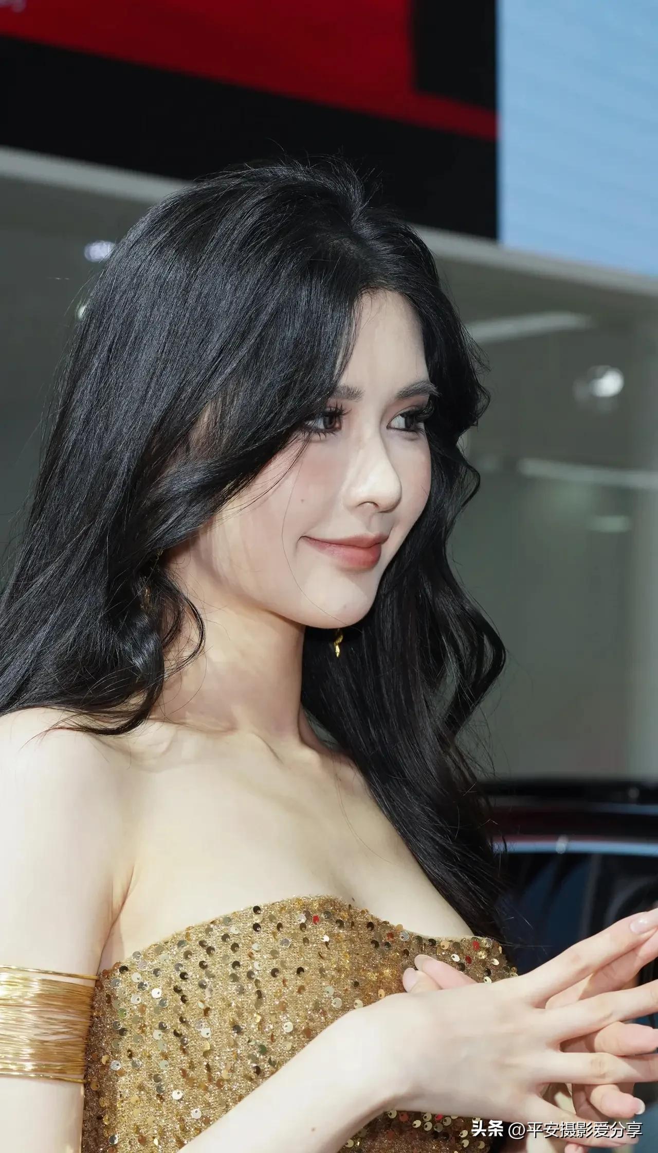 富贵  人，模特现场福气之人的特质 女生富贵相 女生富贵之相 福报面相 长寿福相