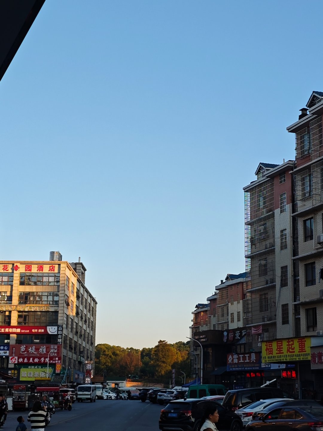 长沙也太热了吧，穿短袖还能出汗