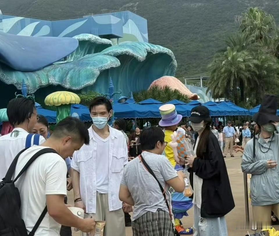 向佐一大家人珠海长隆王国愉玩


向佐郭碧婷向华强向太一大家人珠海长隆王国游玩很