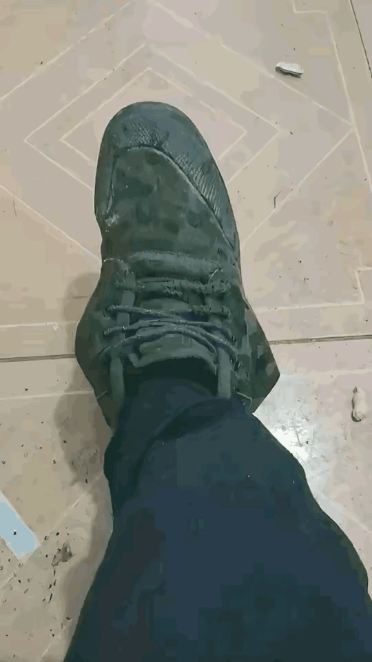 是不是和我还是一只鞋子，看到最后你就能看到这个美少女了。