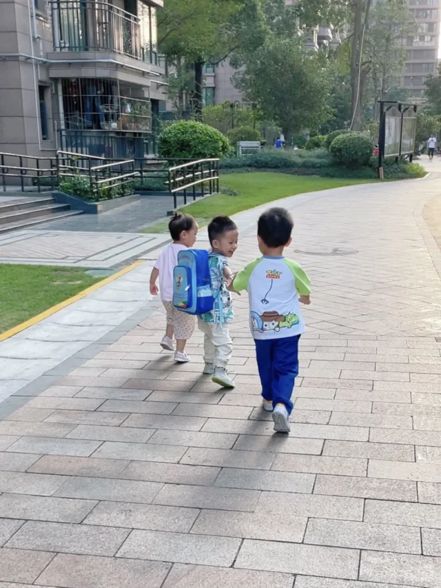为什么尽量亲自接孩子放学❓这是最好的答案