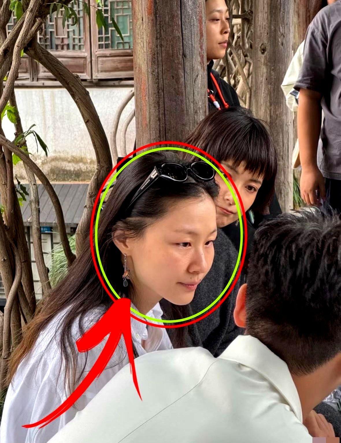 王家卫说金靖身材好，网友翻出她三年前的《男人装》写真，炸了。
没人说她丑，但也没