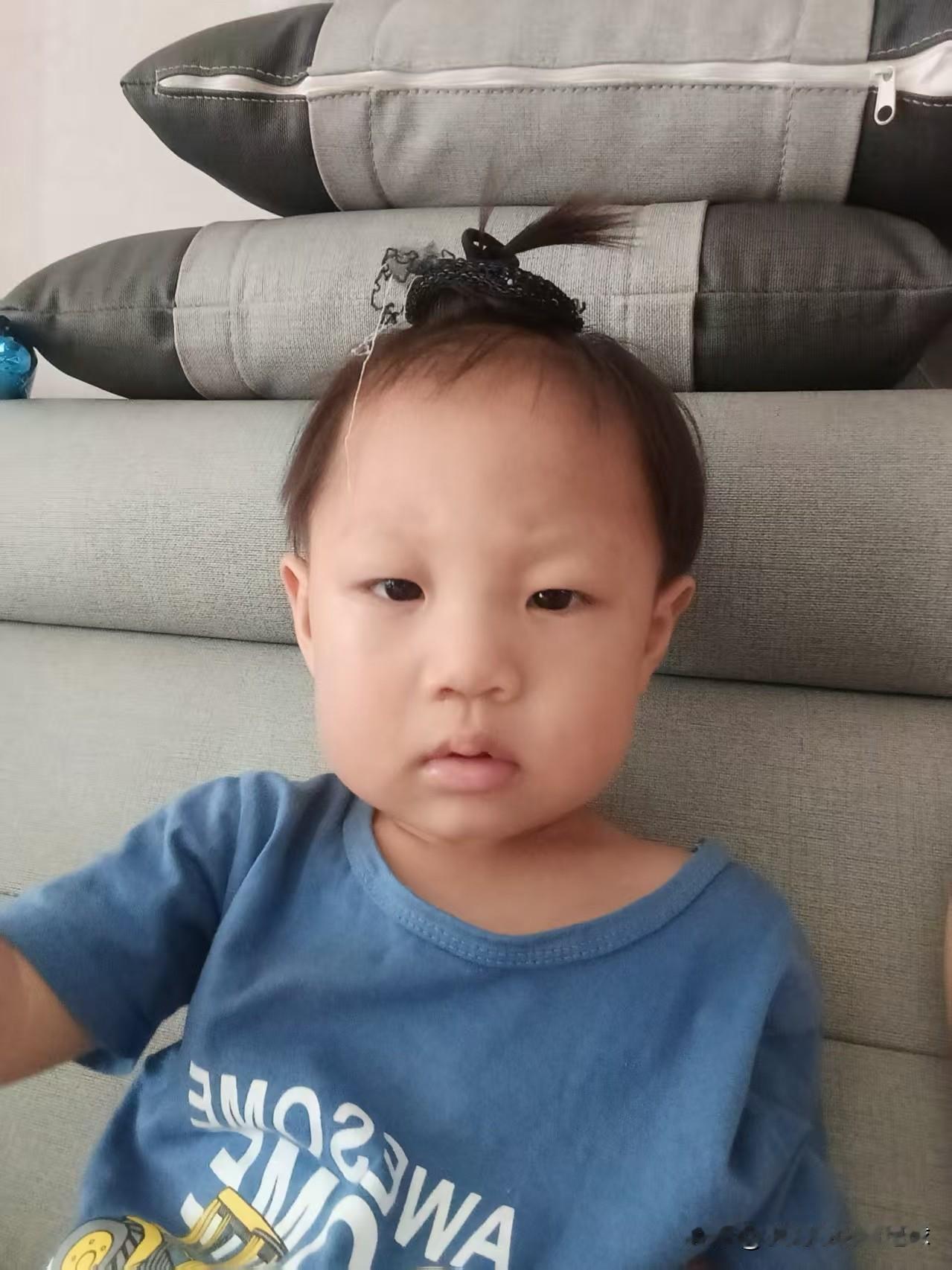 宝宝有趣的瞬间小辫辫的宝宝幼童扎辫