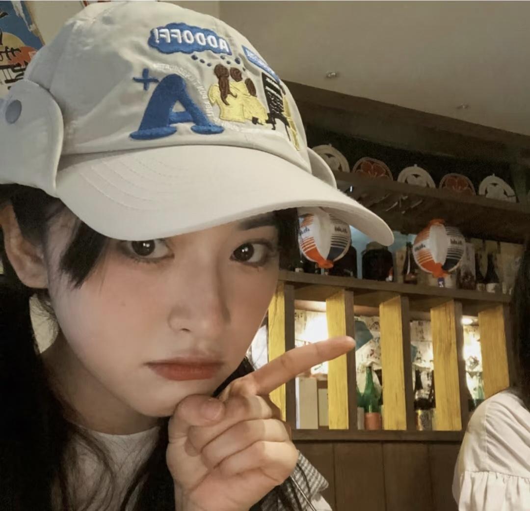 𝐒𝐇𝐀𝐑𝐄｜女明星头像｜沈月｜氛围感女头｜𝑾𝒆𝑪𝒉𝒂𝒕壁纸