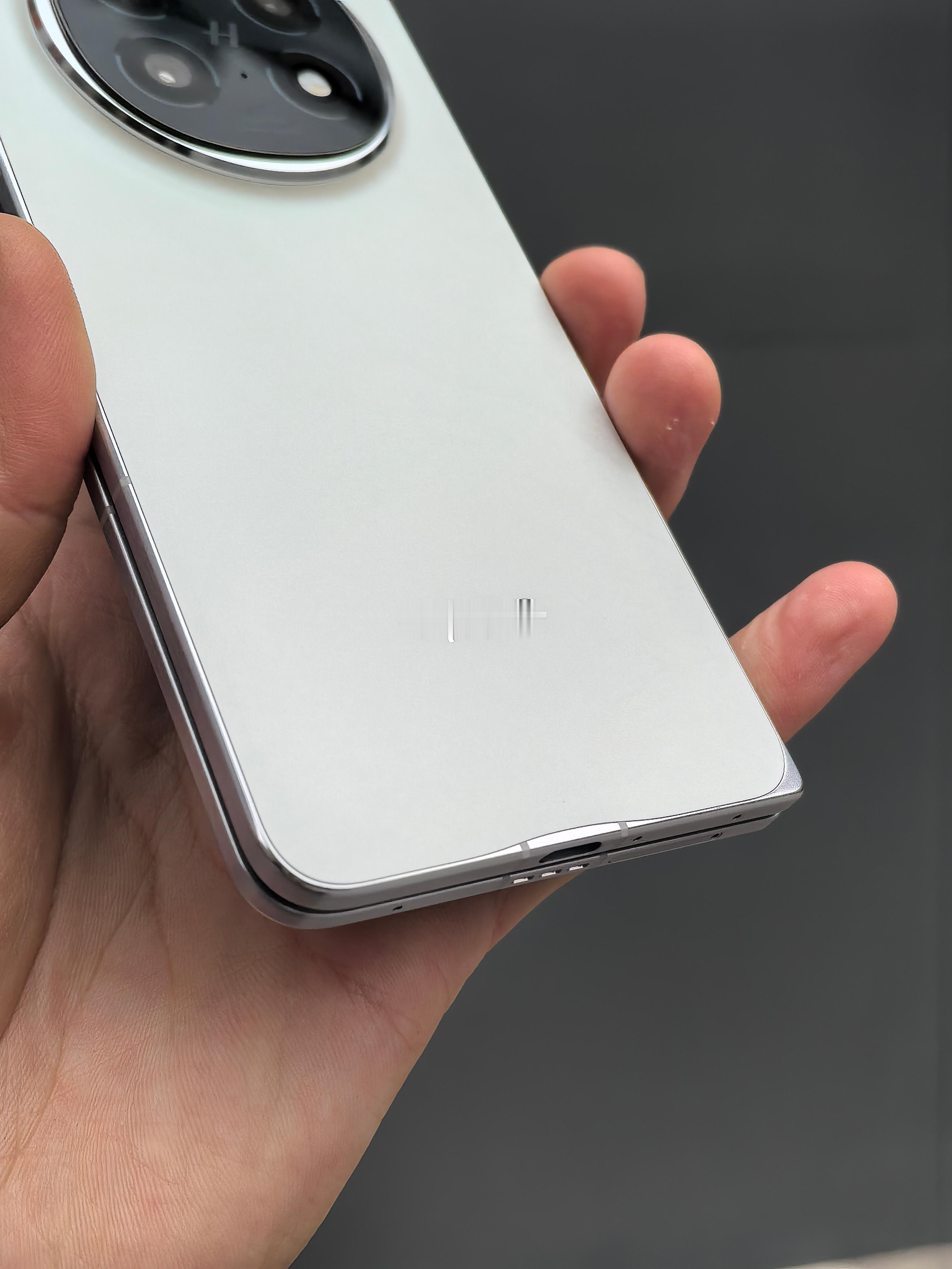 实测 OPPO Find N5 的哈苏影像与双屏交互很实用。主摄与长焦拍日常、拍