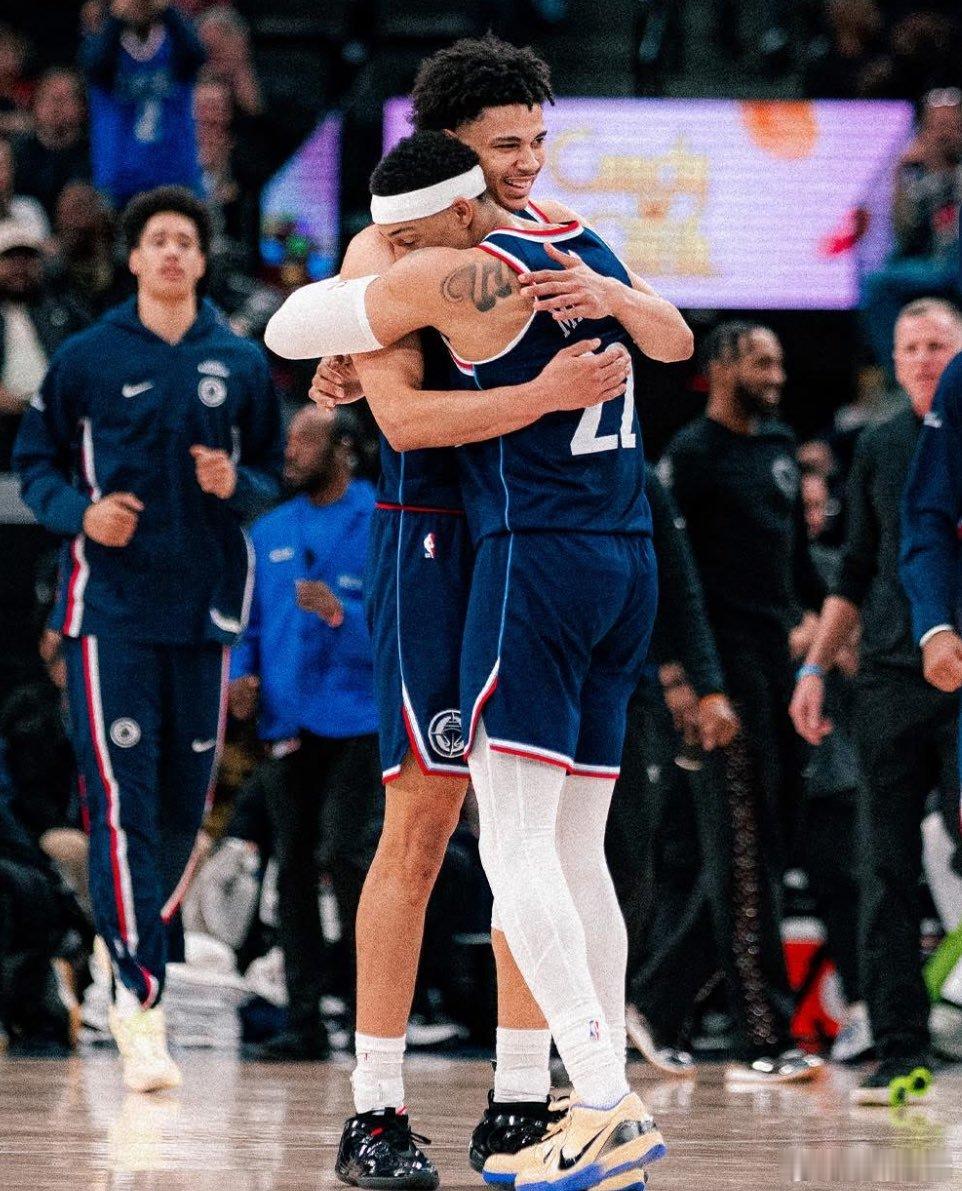 交易保罗后，快船队目前有两个空缺的阵容名额，并且他们的工资帽空间绰绰有余，已经可