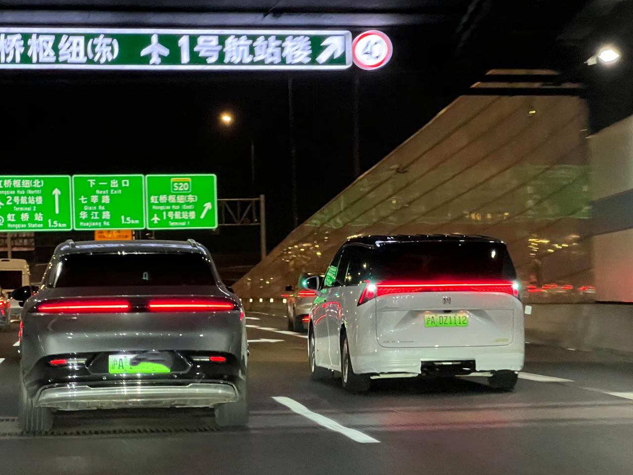 别克至境世家还没正式发布，已经有人在上海虹桥枢纽附近看到了上牌的活体，问了问厂方