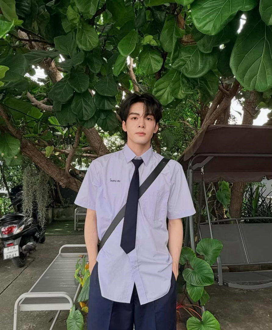 陈哲远曾舜晞丞磊脸入驻AI演员库曾舜晞（Joseph），1997年生，广东深圳人