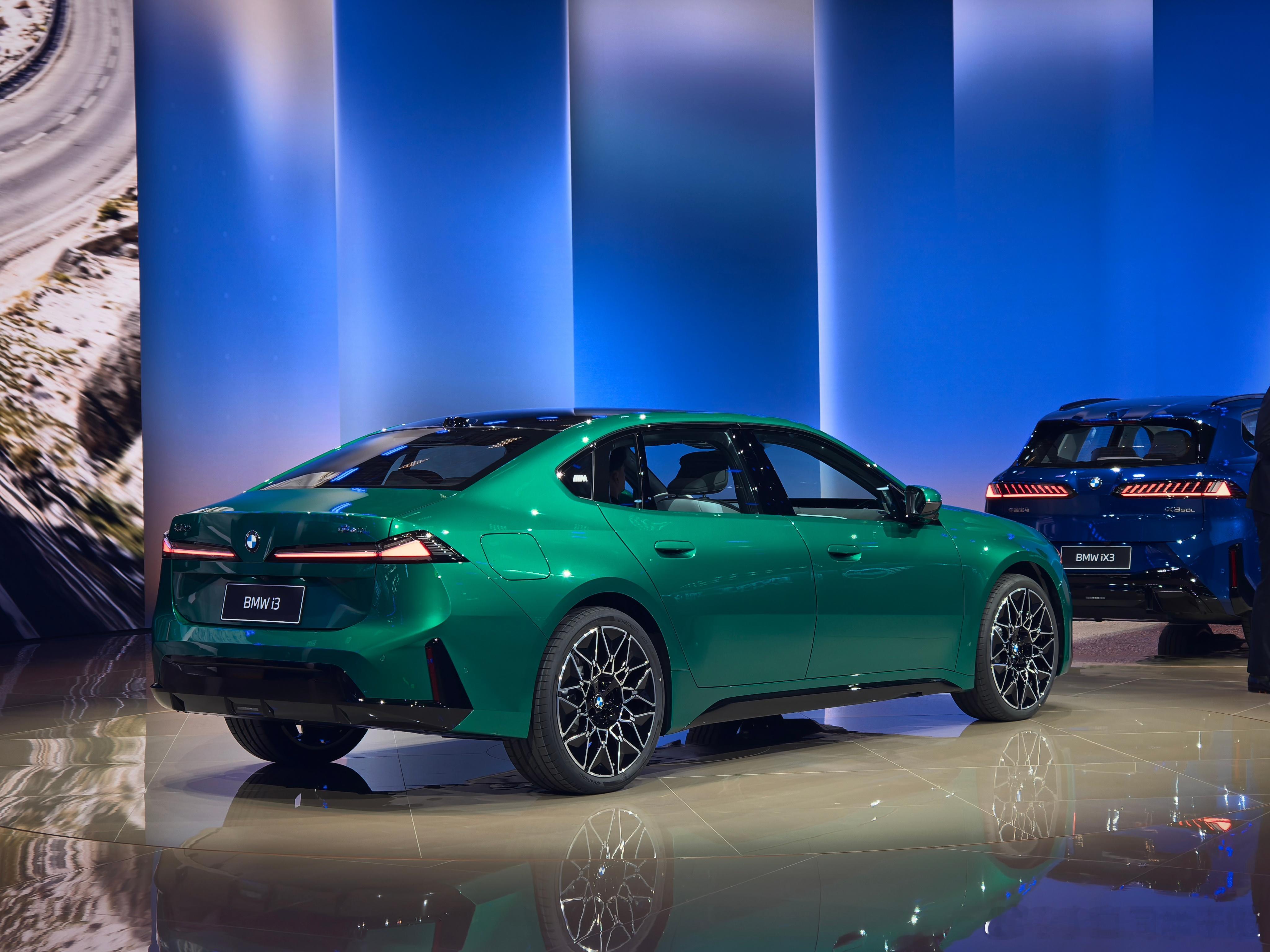 这代宝马 i3 和 iX3 的前脸设计语言大家觉得怎么样？我个人觉得还不错啊。新