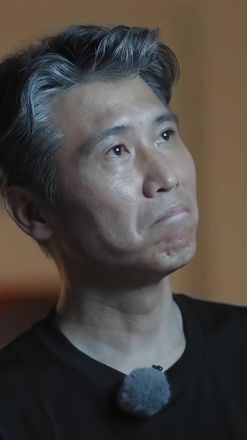 同框反差引热议！胡军李乃文综艺同框，两种中年状态各有魅力✨
 
一张合照，直接撕