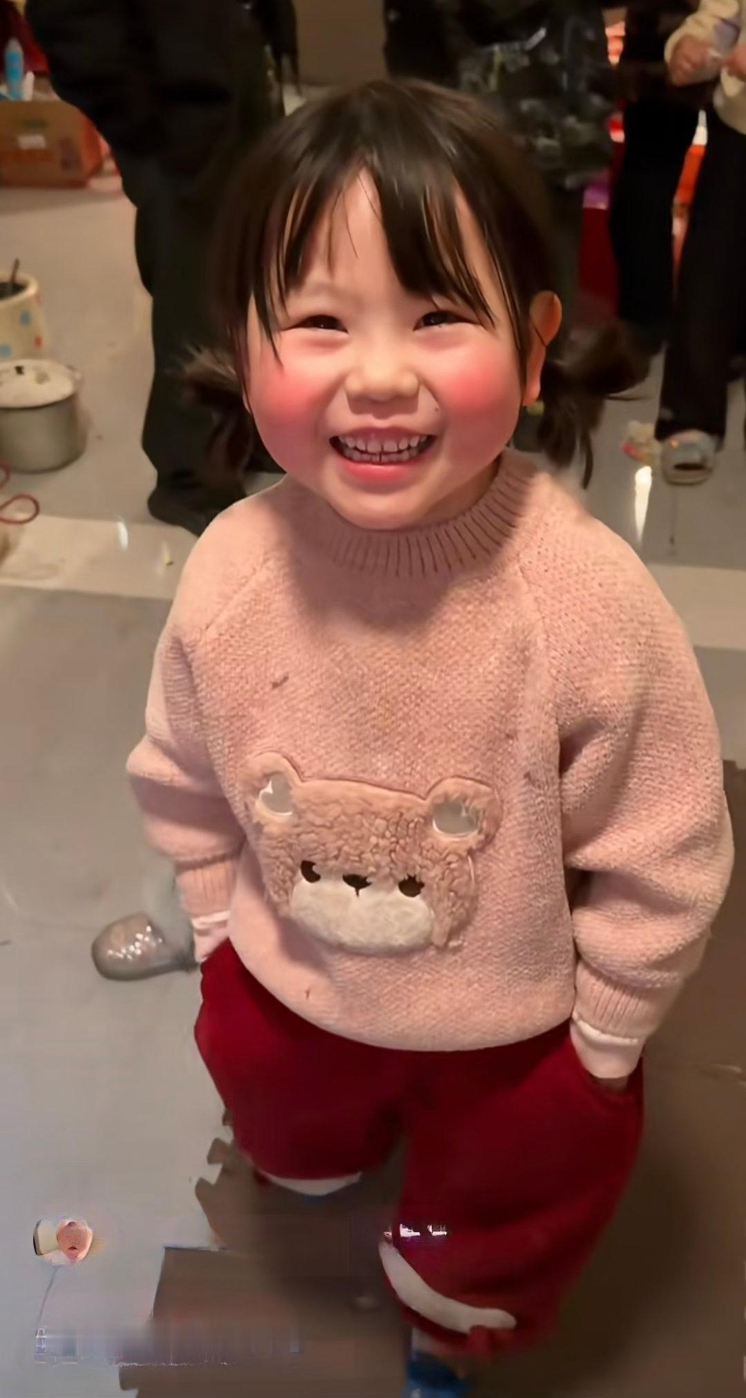 5岁网红瑶一瑶小肉包晒俯卧撑挑战那年我双手插兜不知道什么是对手，不是瑶一瑶什么时