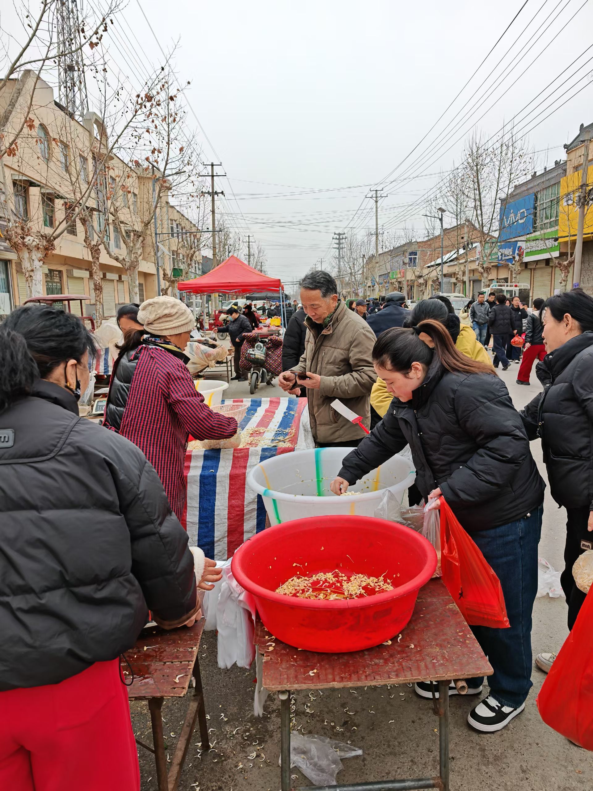 老家蒲城的油糕，美味佳肴，实在太爽了车轮上的世界