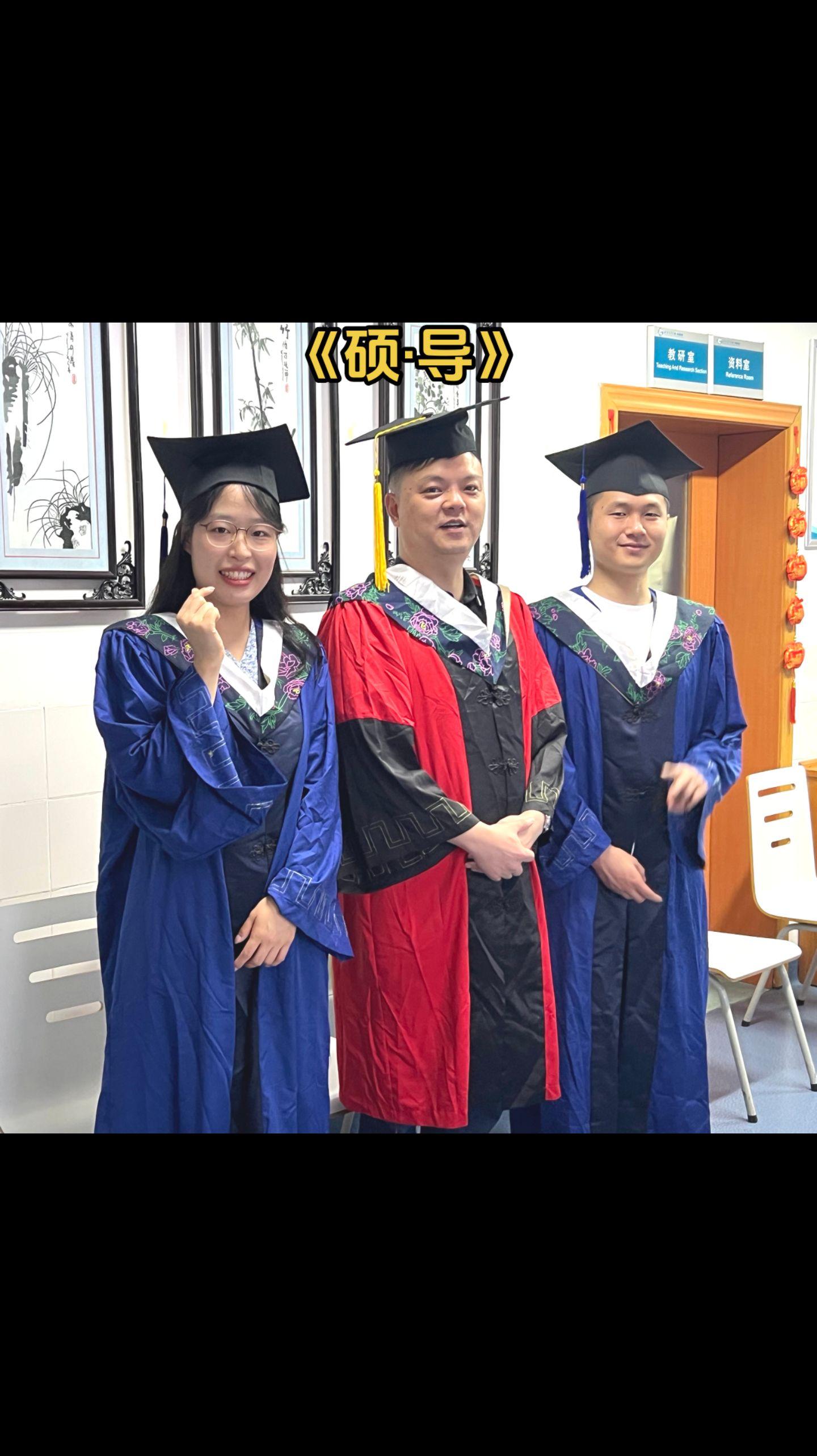 摄影师终究拍出了悬疑类惊悚片《硕·导》，怎么看C位那位都像是伪军😅