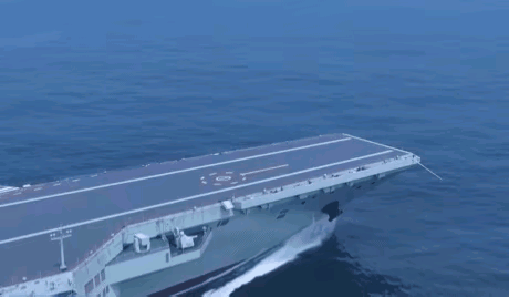 福建舰入列破"百年差距"论！三航母时代，中国底气藏不住了
 
当福建舰完成舰载机