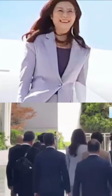 郑丽文的确是个“高人”，穿衣不仅一粒“扣子”，在众多男人簇拥下，也明显高人一头。