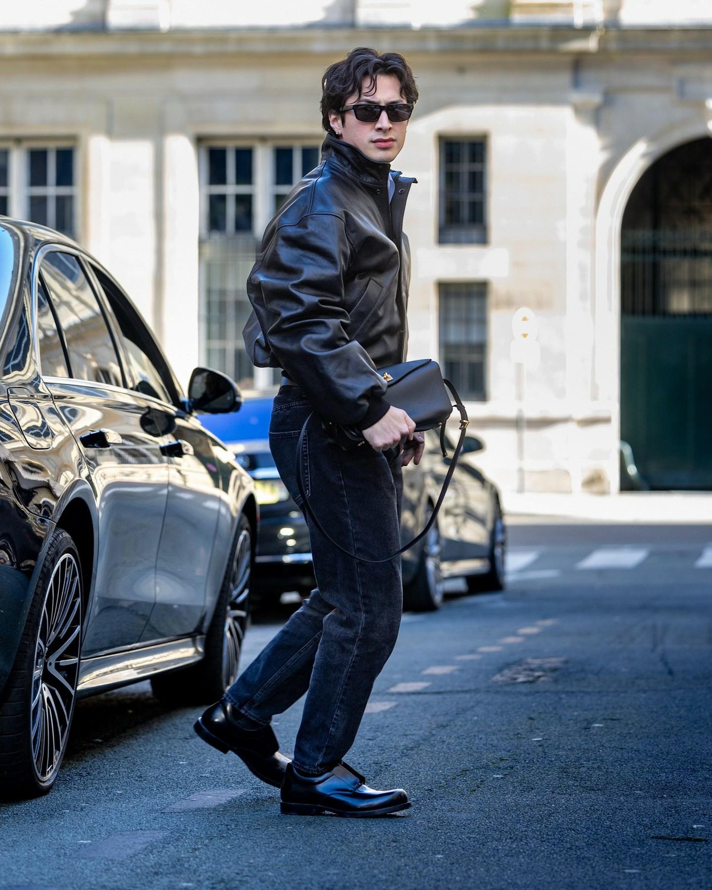 Wow~~巅峰对决男星哈德森威廉姆斯帅气亮相巴黎街头！即将现身巴黎时装周~~~