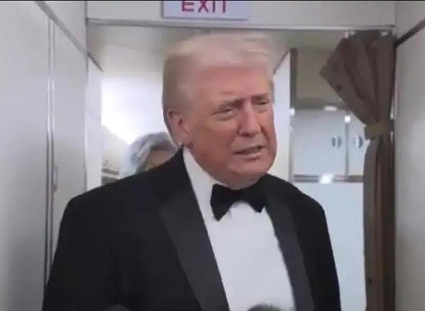 特朗普在空军一号接受媒体采访时放言：先解决伊朗，再解决古巴。这句话有两个意思，一