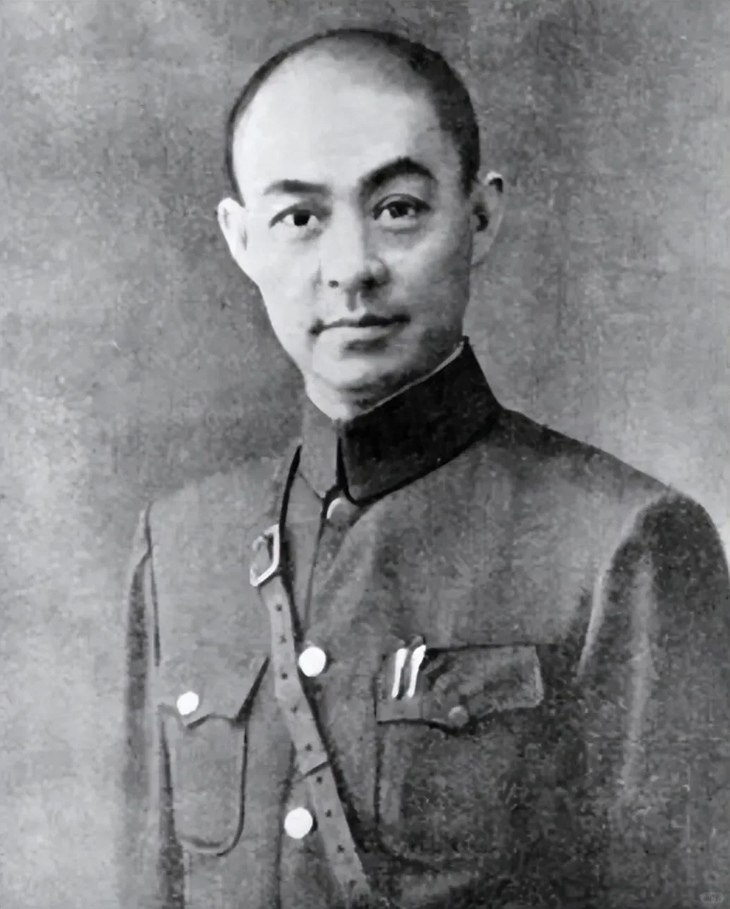 抗战时期，第三十三集团军总司令张自忠将军在重庆留影。张自忠，早年参加冯玉祥部，后...