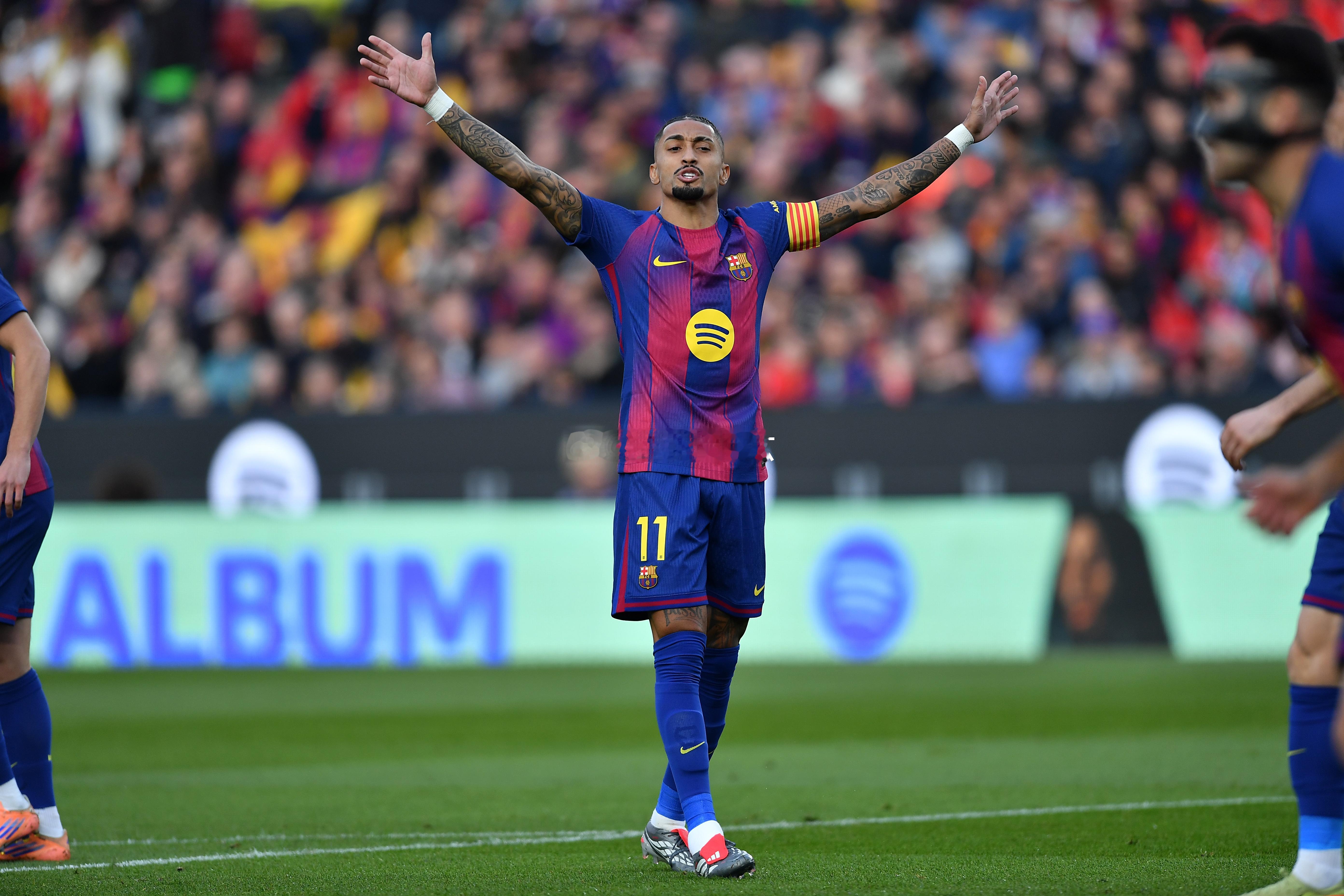 记者：拉菲尼亚缺席合练出战马竞存疑，德容可以出战足球 2月10日讯 据记者Ale