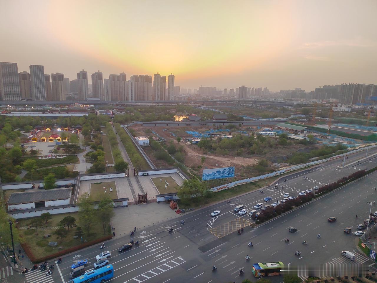 将近 四千五百万买走了定鼎桥东北角的这块土地，这是打算买走开发啥大项目呢，这块地