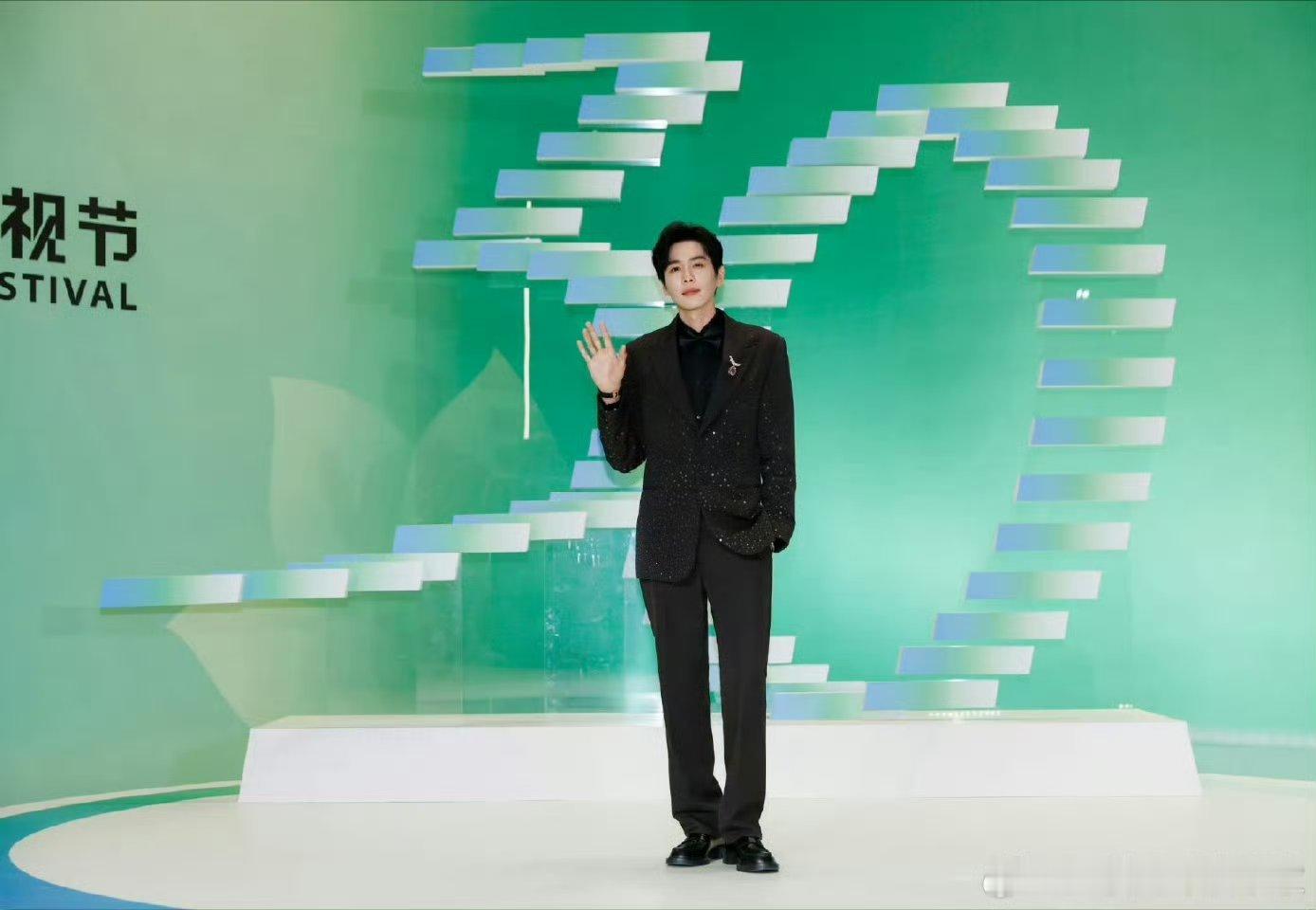 杨紫、张若昀获中国电视节目海外推广大使发表感言cut🈶，期待两位实力派演员在今